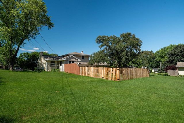 21485 Belgren ROAD, Waukesha, WI 53186