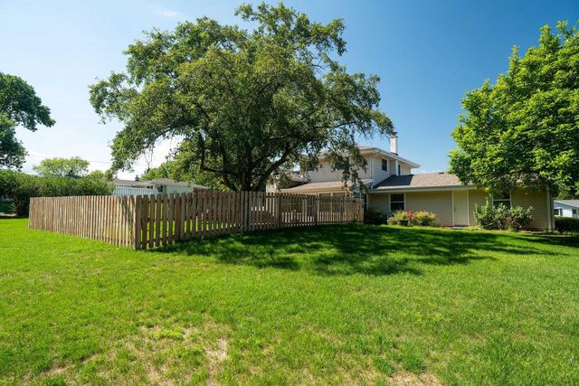 21485 Belgren ROAD, Waukesha, WI 53186