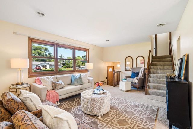 21485 Belgren ROAD, Waukesha, WI 53186