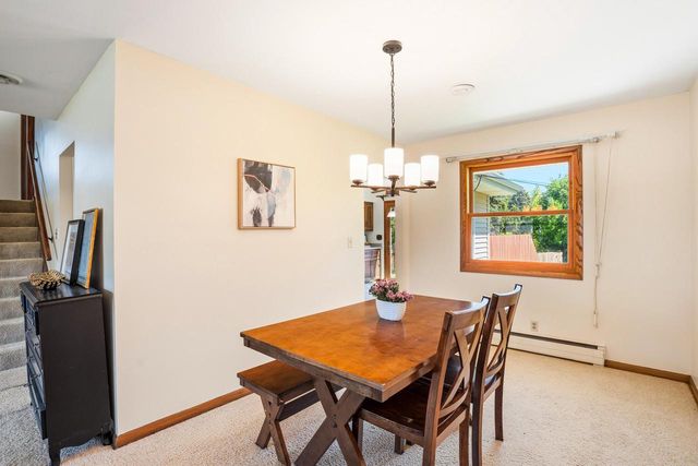 21485 Belgren ROAD, Waukesha, WI 53186