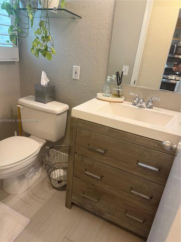 6709 N Kendall Dr 220, Pinecrest, FL 33156