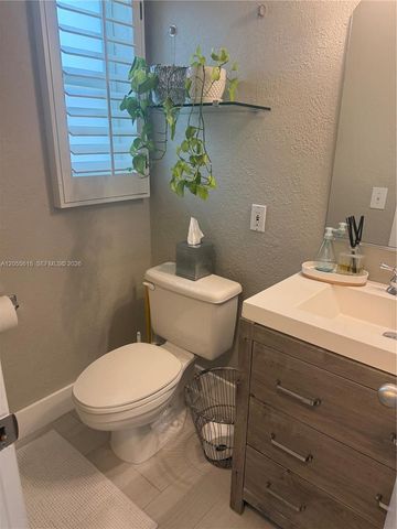 6709 N Kendall Dr 220, Pinecrest, FL 33156