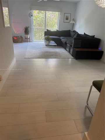 6709 N Kendall Dr 220, Pinecrest, FL 33156