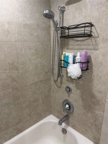 6709 N Kendall Dr 220, Pinecrest, FL 33156
