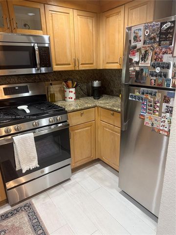 6709 N Kendall Dr 220, Pinecrest, FL 33156