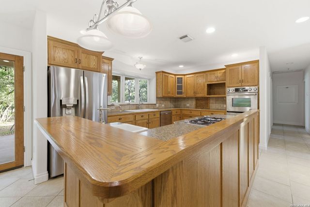 9450 CINCHONA TRL, San Antonio, TX 78266