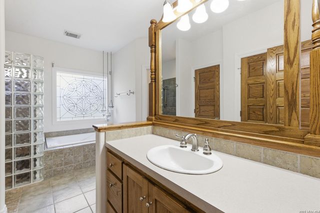 9450 CINCHONA TRL, San Antonio, TX 78266