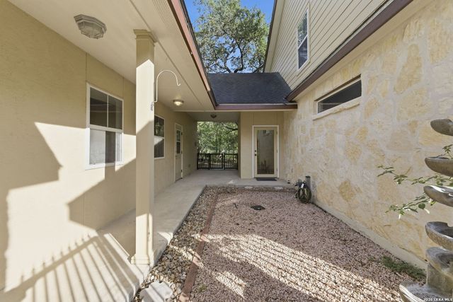 9450 CINCHONA TRL, San Antonio, TX 78266