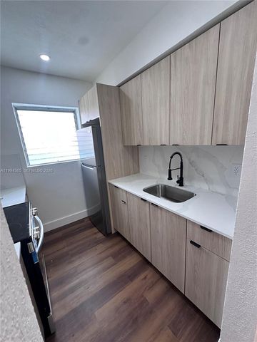 7725 Carlyle Ave 2, Miami Beach, FL 33141