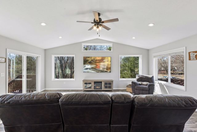 40248 Golden Way, North Branch, MN 55056