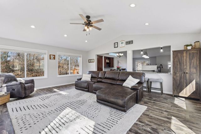 40248 Golden Way, North Branch, MN 55056