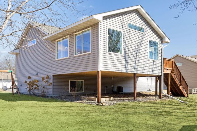 40248 Golden Way, North Branch, MN 55056