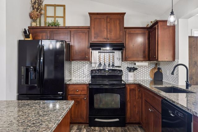 40248 Golden Way, North Branch, MN 55056