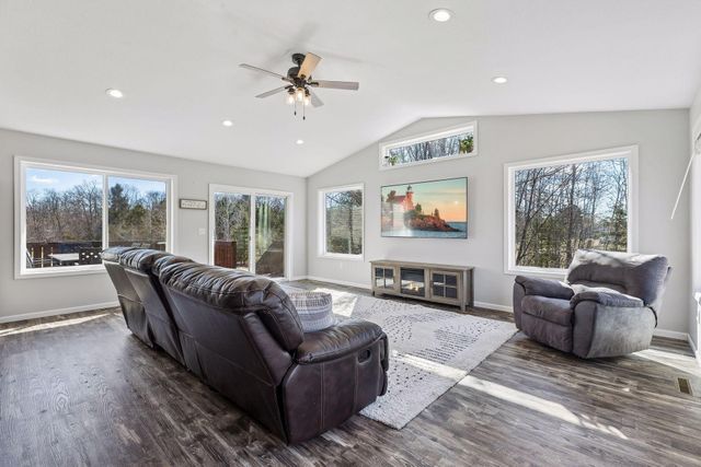 40248 Golden Way, North Branch, MN 55056