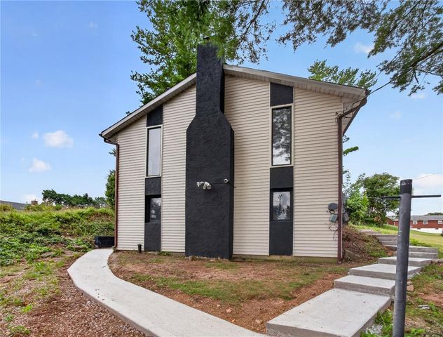1234 South Lumber Street, Allentown City, PA 18103