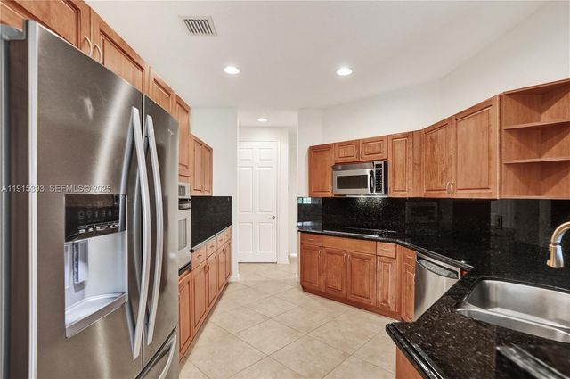 2757 Center Court Drive 1-20, Weston, FL 33332