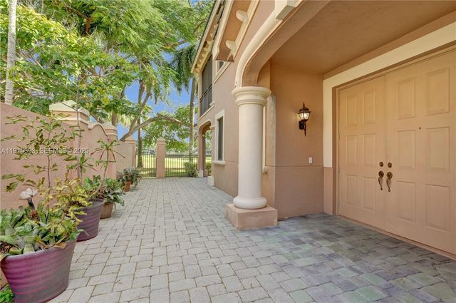 2757 Center Court Drive 1-20, Weston, FL 33332