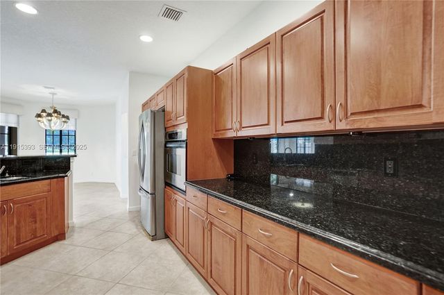 2757 Center Court Drive 1-20, Weston, FL 33332