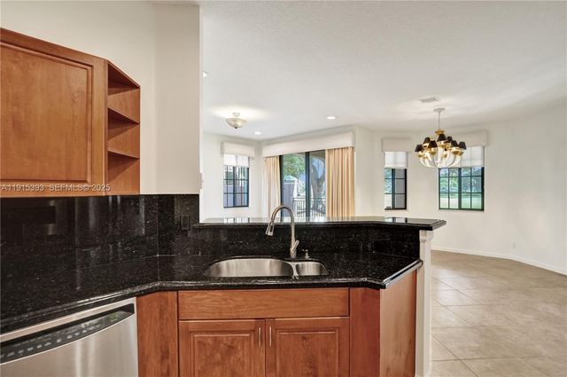 2757 Center Court Drive 1-20, Weston, FL 33332