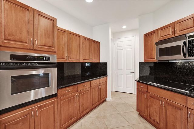 2757 Center Court Drive 1-20, Weston, FL 33332