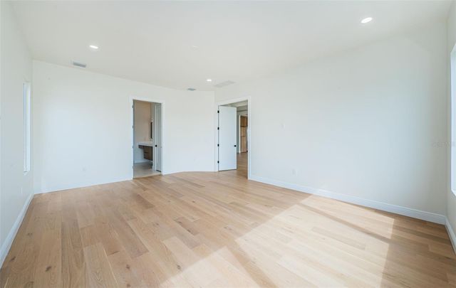 7981 2ND AVENUE S, St Petersburg, FL 33707