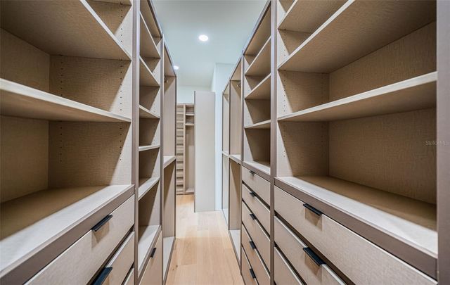 7981 2ND AVENUE S, St Petersburg, FL 33707