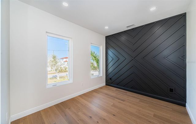 7981 2ND AVENUE S, St Petersburg, FL 33707