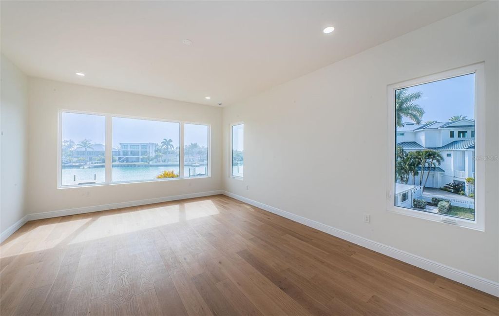 Image 13 of property listing at 7981 2ND AVENUE S, St Petersburg, FL 33707