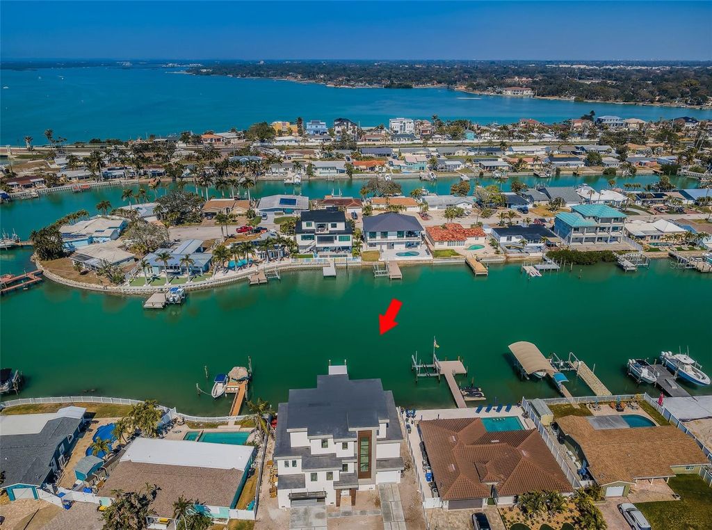 Image 4 of property listing at 7981 2ND AVENUE S, St Petersburg, FL 33707