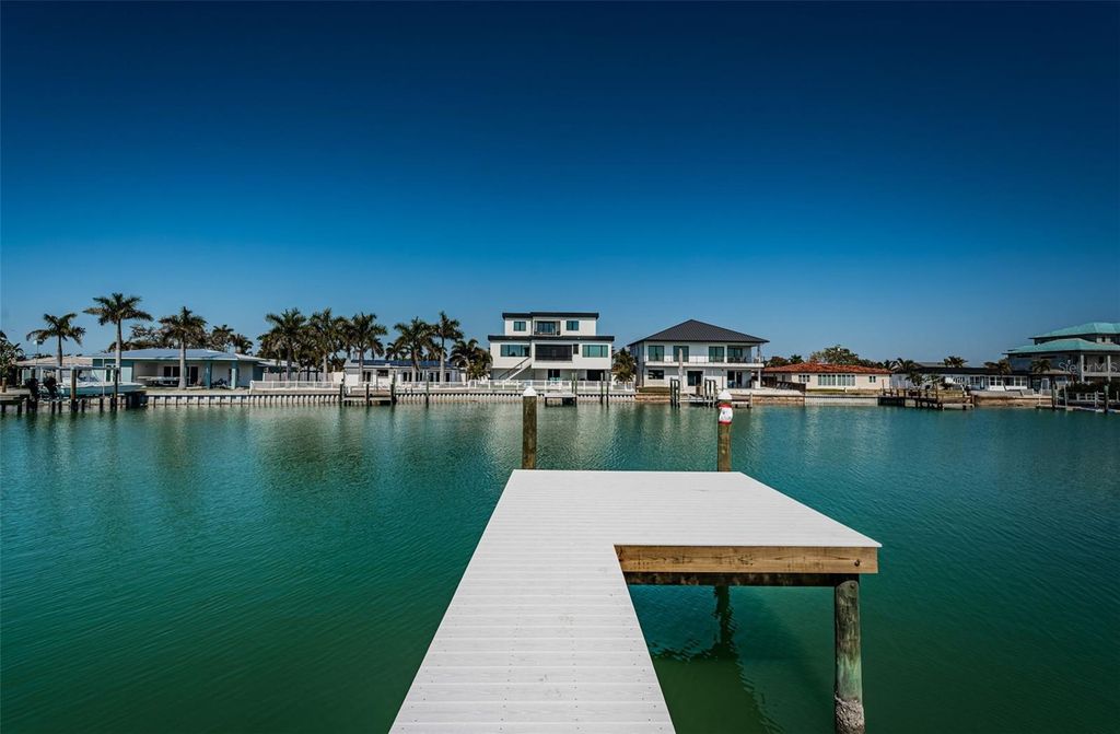 Image 32 of property listing at 7981 2ND AVENUE S, St Petersburg, FL 33707