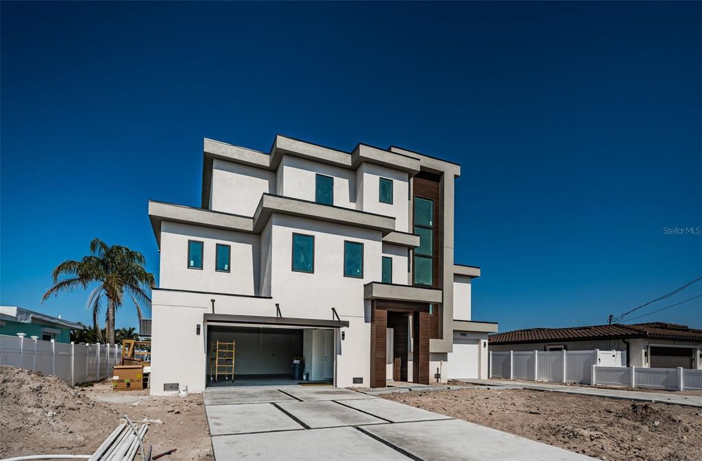 Image 5 of property listing at 7981 2ND AVENUE S, St Petersburg, FL 33707