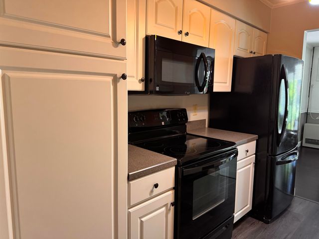 100 Kennedy Dr Apt 59, South Burlington, VT 05403