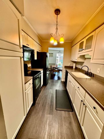 100 Kennedy Dr Apt 59, South Burlington, VT 05403