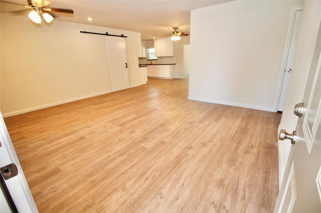 409 Morningside Drive, Friendswood, TX 77546