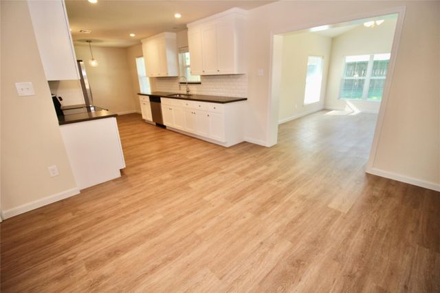 409 Morningside Drive, Friendswood, TX 77546