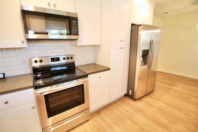 409 Morningside Drive, Friendswood, TX 77546