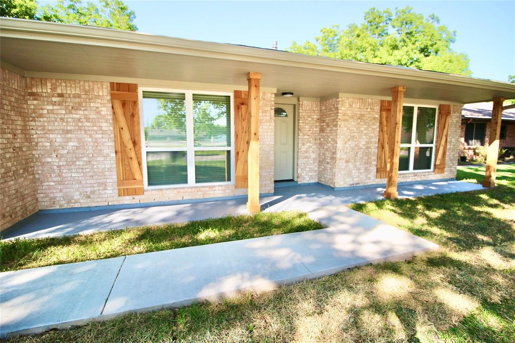 409 Morningside Drive, Friendswood, TX 77546