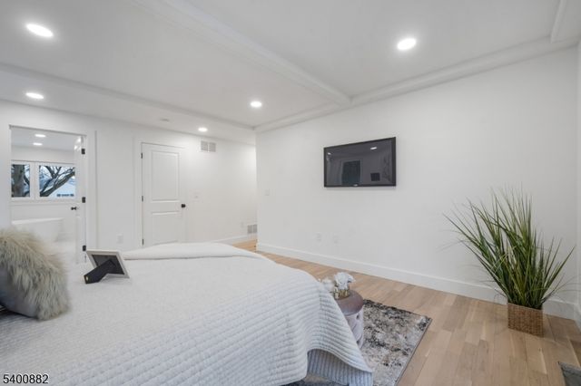 860 Lakeside Dr, Rahway City, NJ 07065