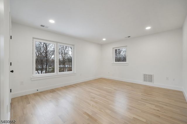 860 Lakeside Dr, Rahway City, NJ 07065