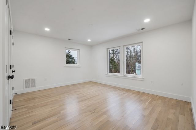 860 Lakeside Dr, Rahway City, NJ 07065