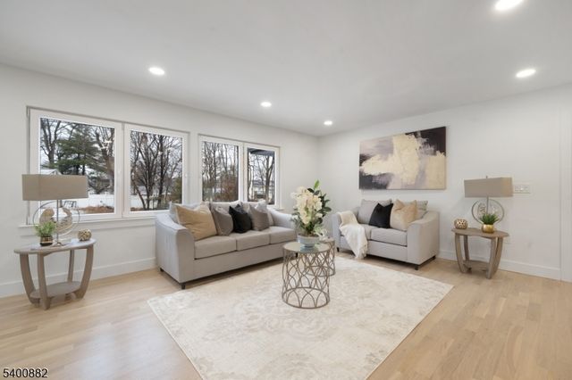 860 Lakeside Dr, Rahway City, NJ 07065