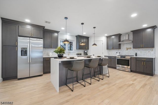 860 Lakeside Dr, Rahway City, NJ 07065