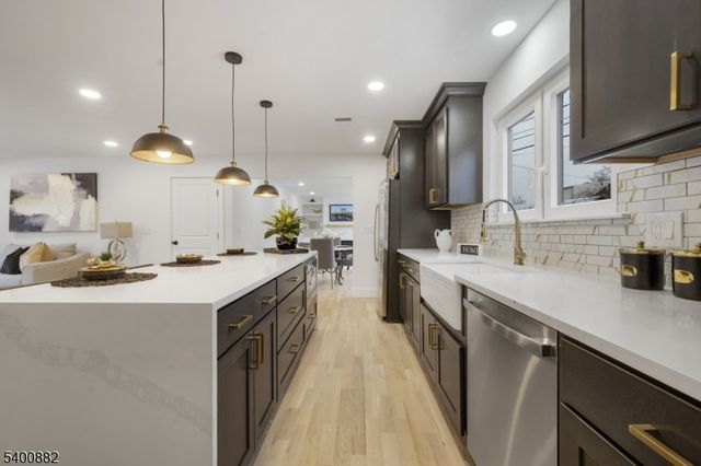 860 Lakeside Dr, Rahway City, NJ 07065