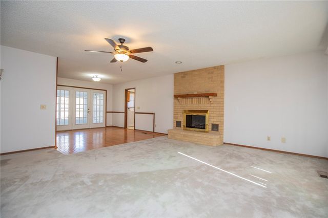 12 Deddington Drive, Bella Vista, AR 72714