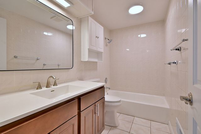 7142 N Keating Avenue, Lincolnwood, IL 60712