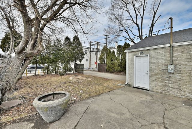 7142 N Keating Avenue, Lincolnwood, IL 60712