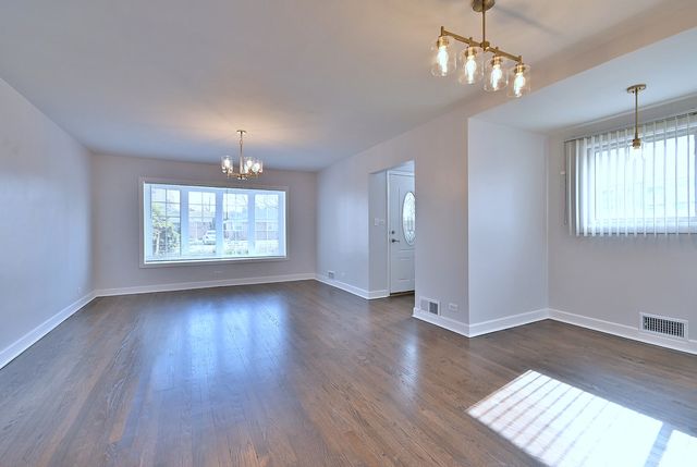 7142 N Keating Avenue, Lincolnwood, IL 60712