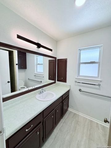 7119 FOREST MONT ST, San Antonio, TX 78240