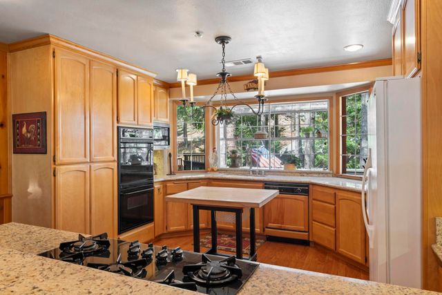 783 Crown Drive, Lake Arrowhead, CA 92352