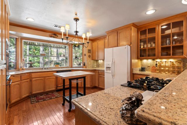 783 Crown Drive, Lake Arrowhead, CA 92352